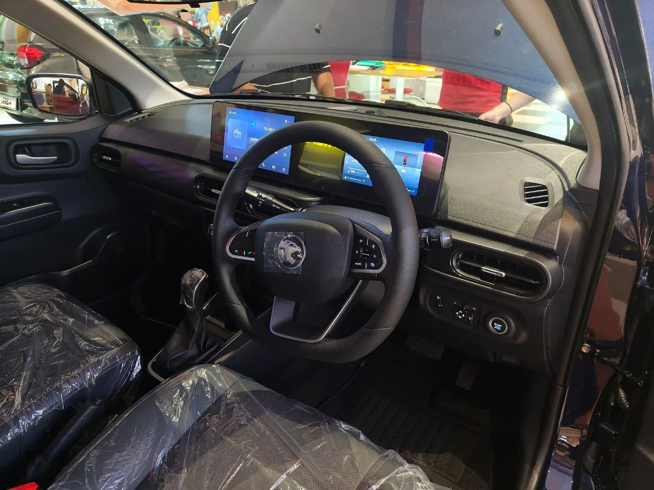Kabin Proton Saga MC3 dengan skrin sentuh dan stereng baharu